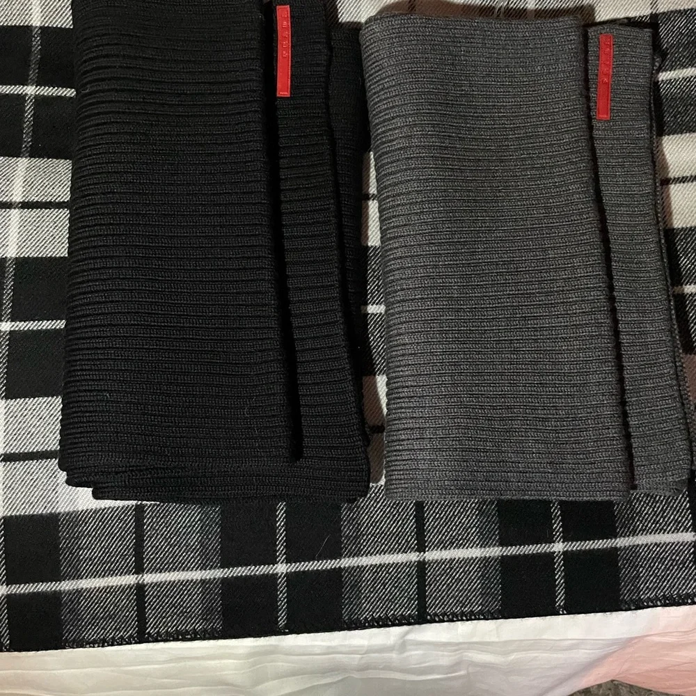 Brand New W Tags MINT CONDITION!!!!!
1 BLACK SCARF.. - Picture 2 of 4